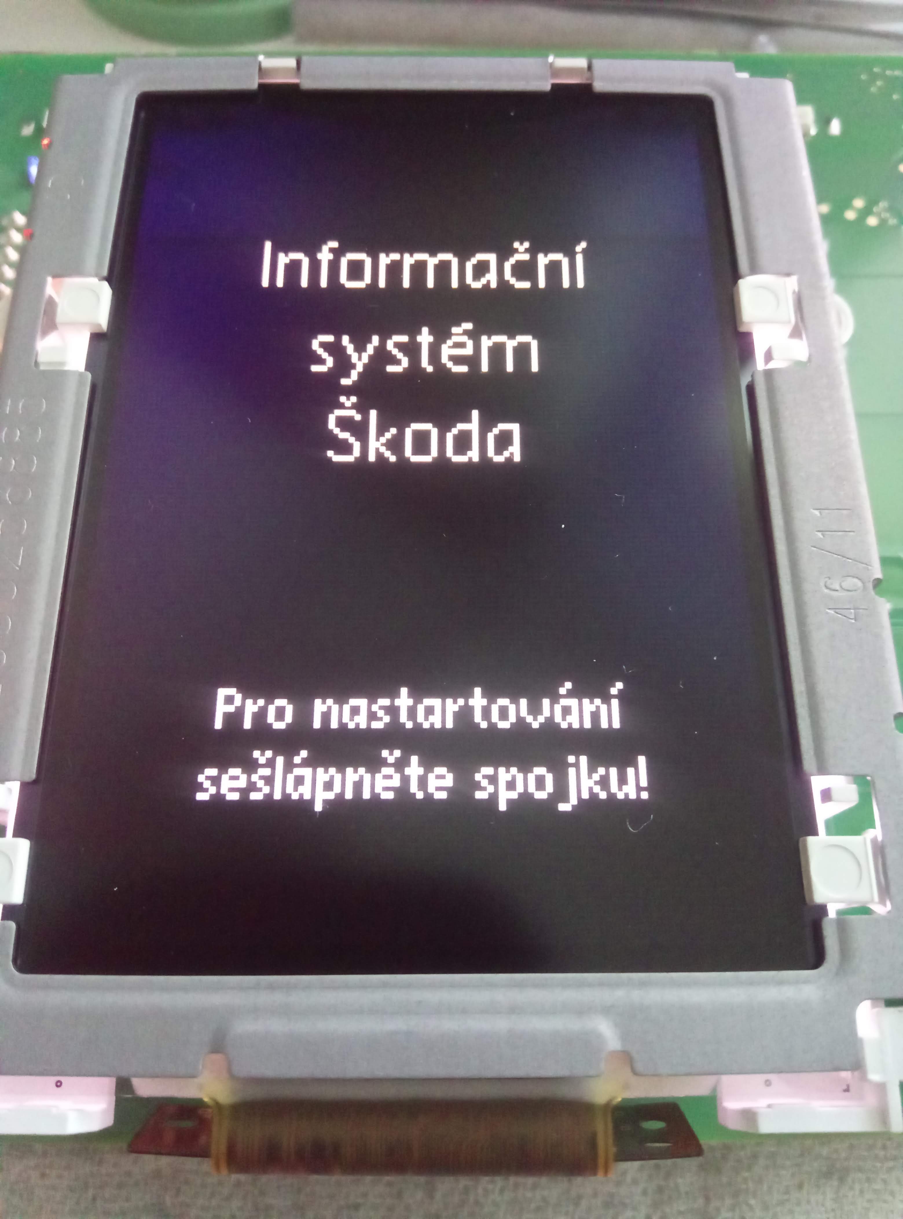 ŠKODA OCTAVIA ROOMSTER YETI 2011 - L5F30709P03 - LCD MAXIDOT display do tachometru