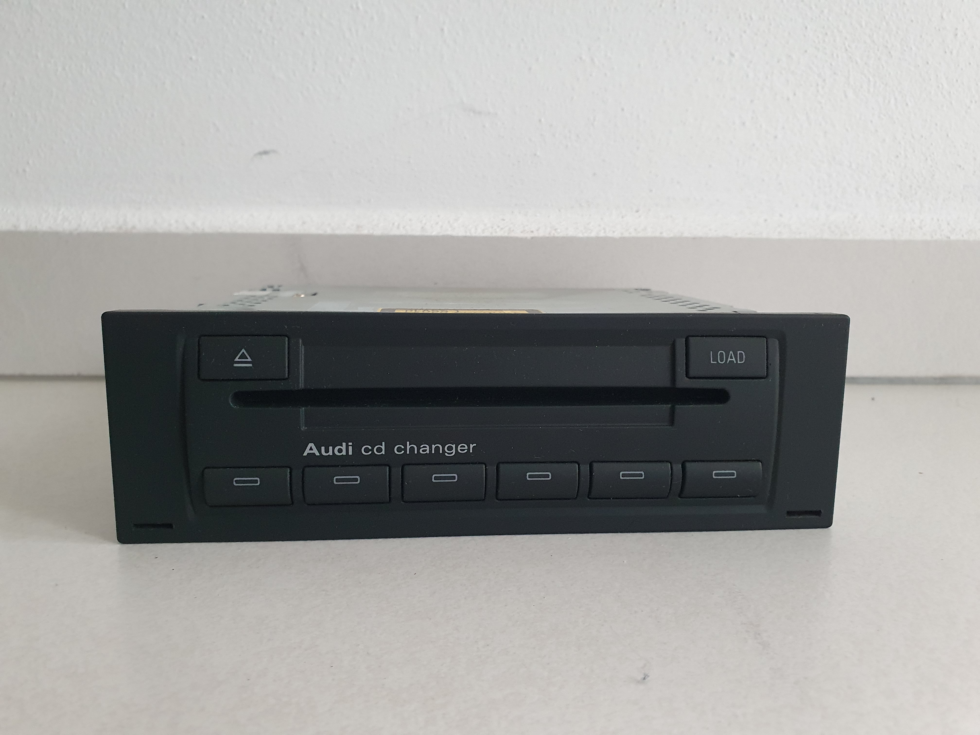 CD měnič AUDI A4 8E0035111C