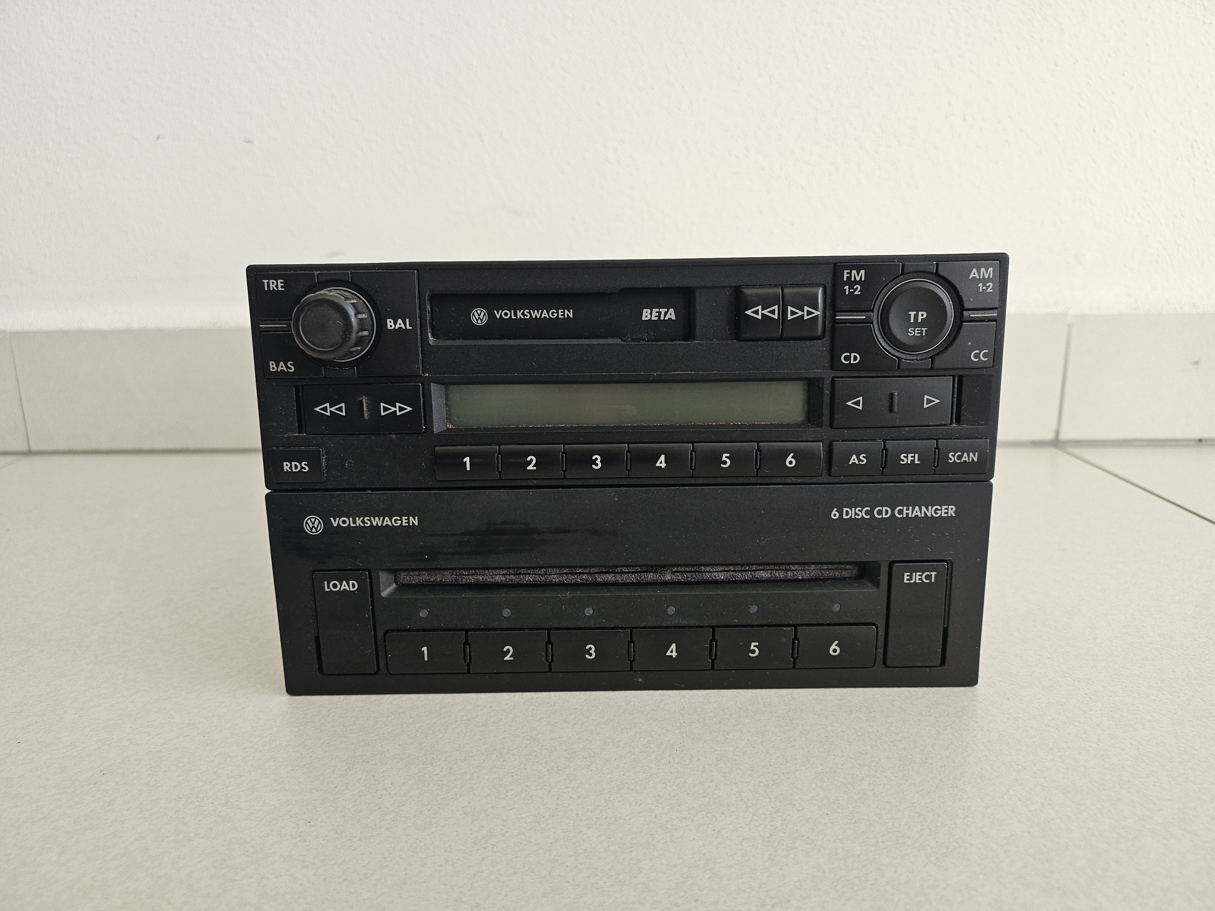 VW BETA + 6CD PLAYER VW GOLF 4 PASSAT B5 - 1J0035152E - 6X0035110 - kazeta defekt - autorádio