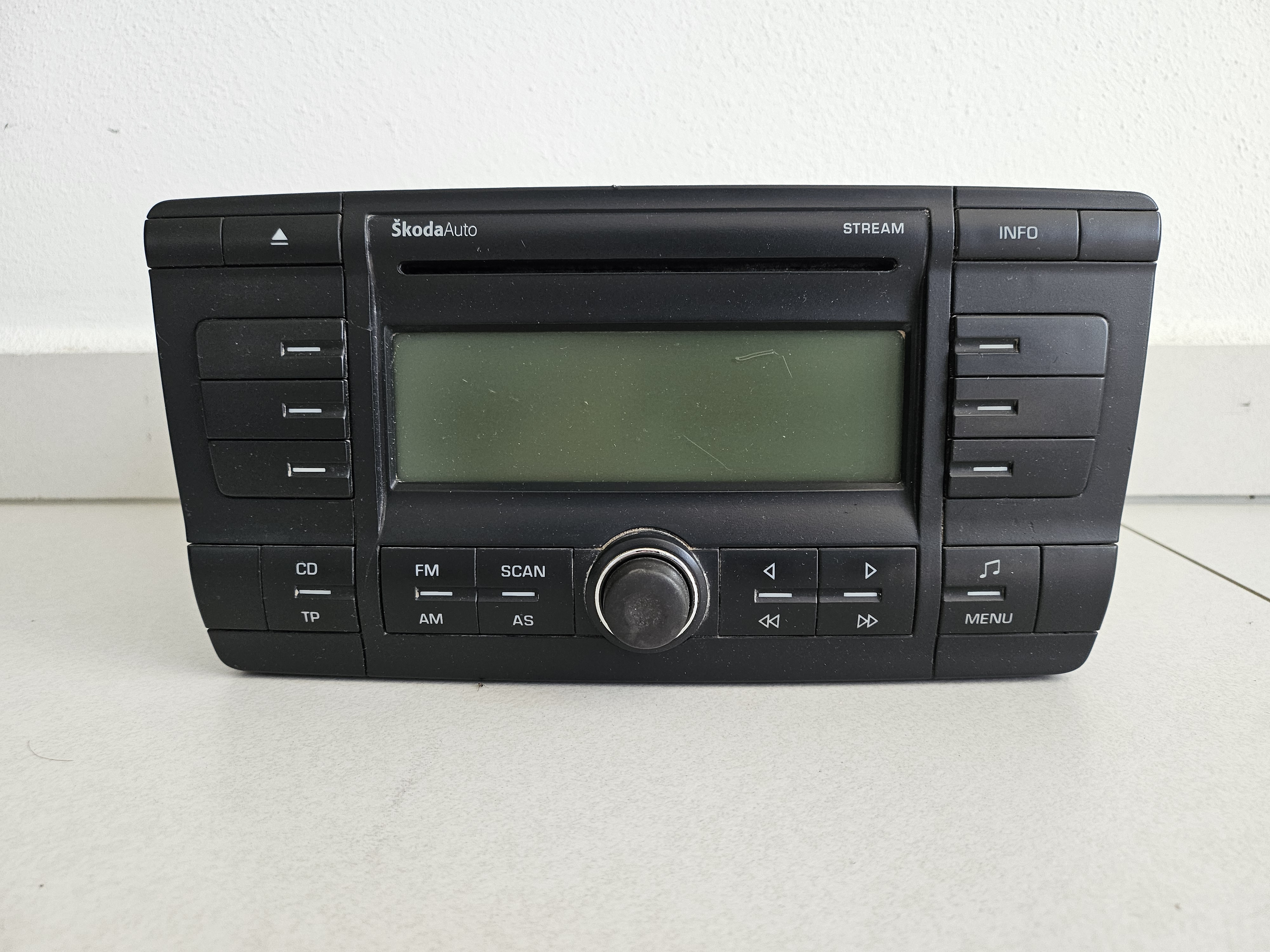 ŠKODA STREAM CD - ŠKODA OCTAVIA II - 1Z0035161B - VP4SBF-18C815-AJ - autorádio