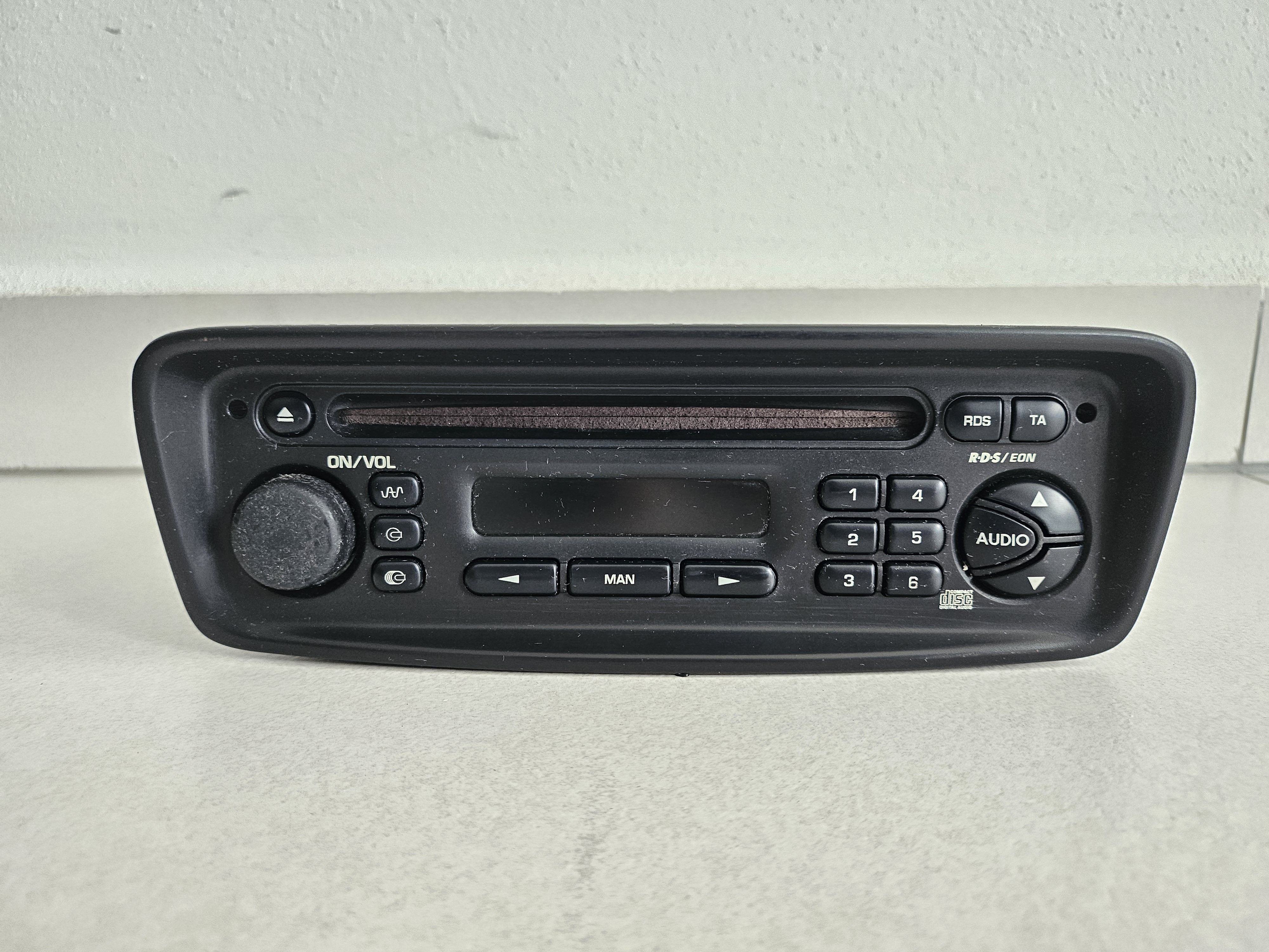 PEUGEOT 206 CC CD RD2 1999-2001 PU-2325A 9637309580 - autorádio