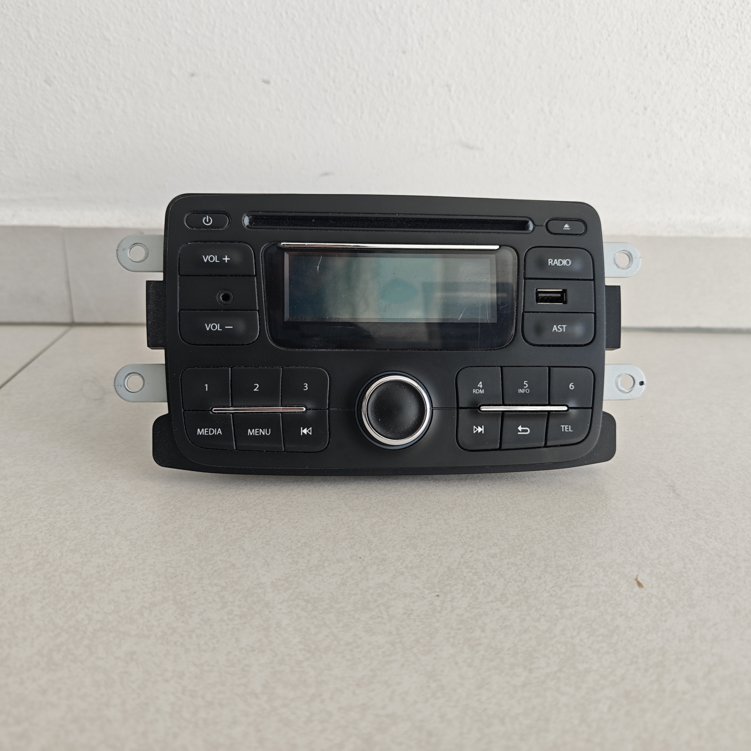 DACIA DUSTER SANDERO CD MP3 USB AUX a BLUETOOTH - AGC-0060RF-A 281152320R - autorádio